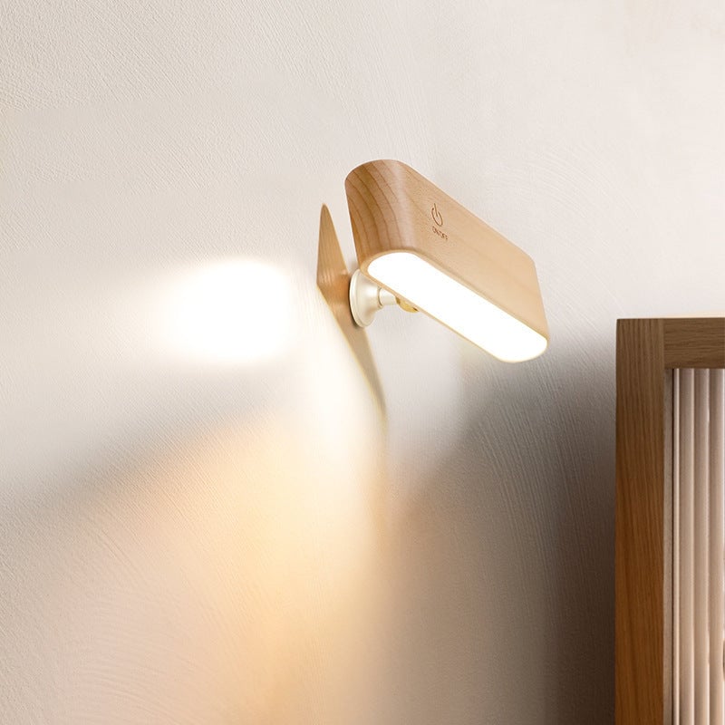 Stolní lampa z masivního dřeva s magnetickým nabíjením
