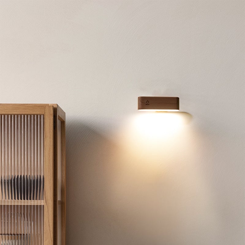 Stolní lampa z masivního dřeva s magnetickým nabíjením